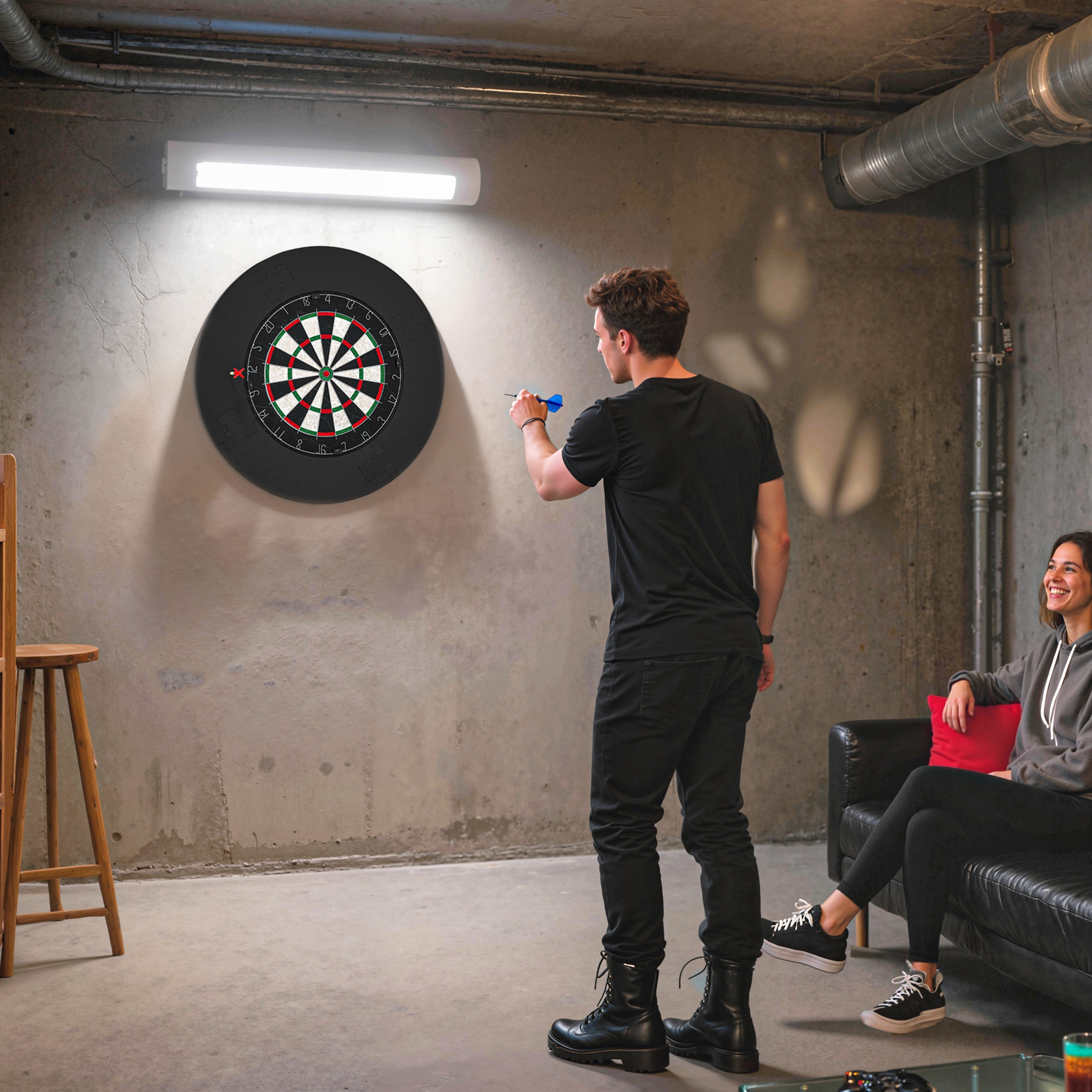 Juego de dardos con aro protector (6 dardos con punta de acero incluidos). Diana de pared para salas de juegos y ocio._voghion.com