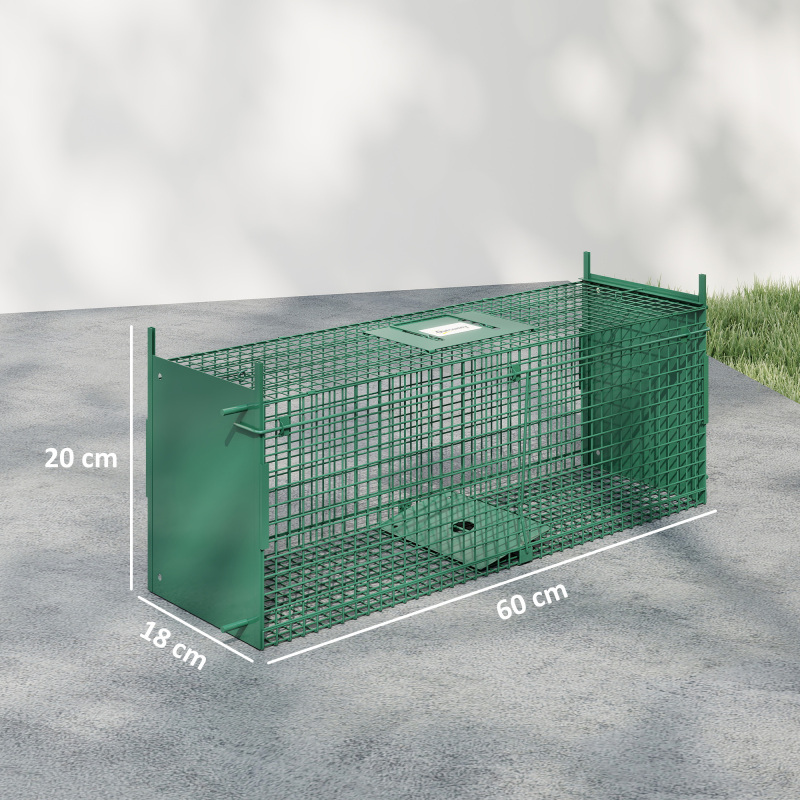 Cage Irovami en position dans un jardin – discrète au milieu de la végétation