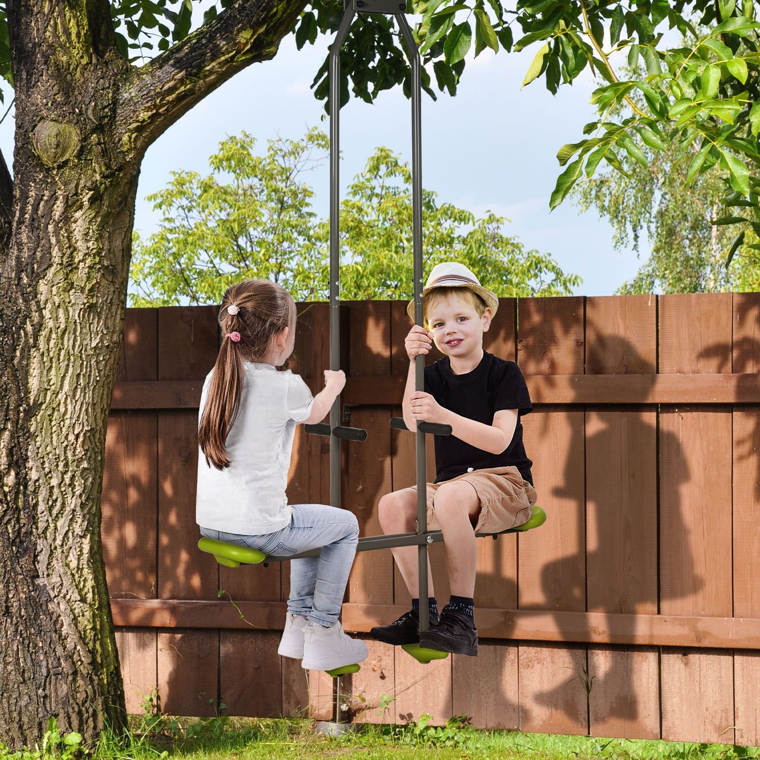 Détail des poignées et repose-pieds – confort enfant