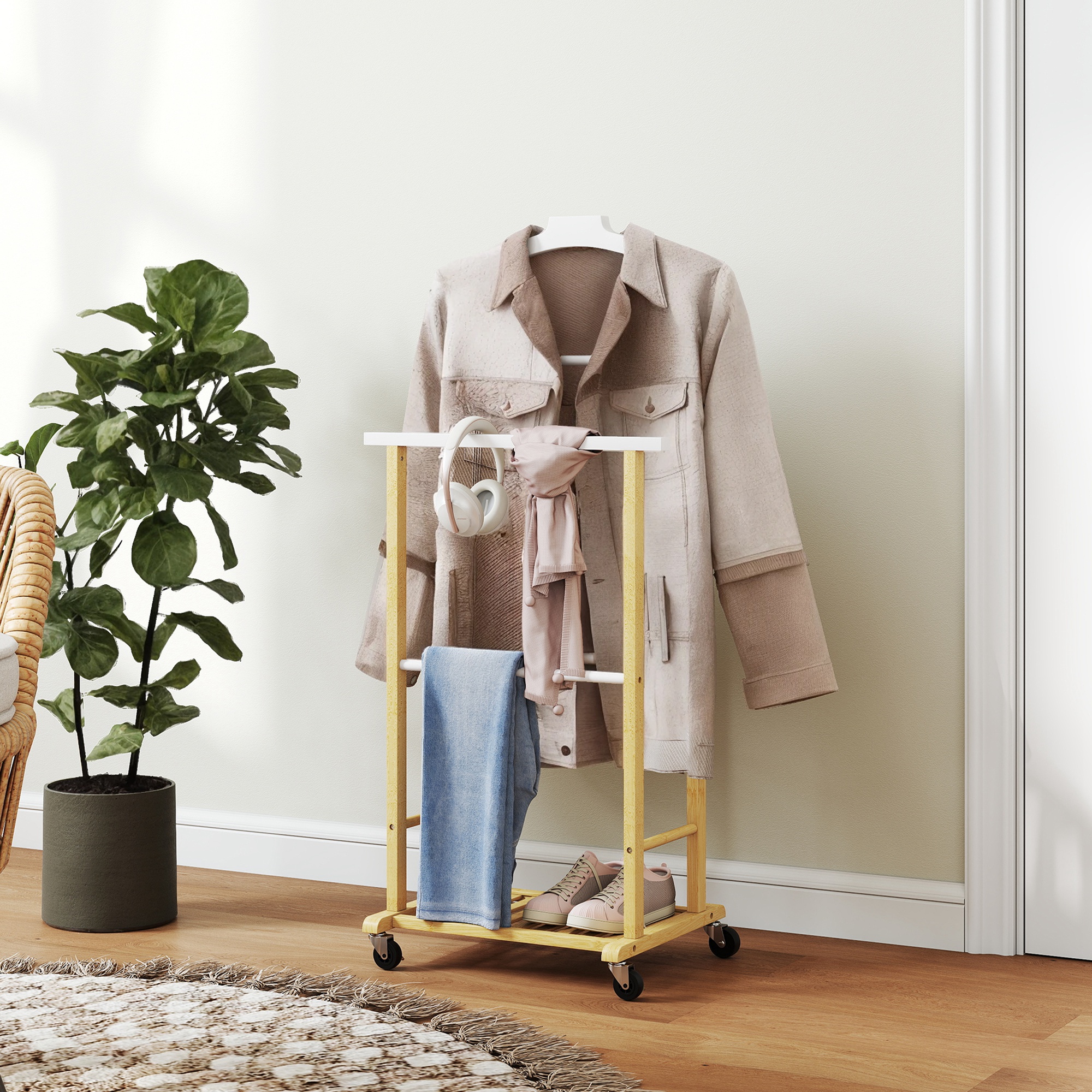 Valet de chambre avec tiges à pantalons