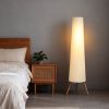  Lampada da Terra Treppiede con Interruttore a Pedale, Lampada a Pavimento con Luminosità Regolabile, Paralume in Tessuto e Gambe in Legno, per Salotto e Soggiorno, 46x46x153 cm, Bianco