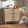 Cómoda de Dormitorio Estilo Nórdico con Cajones Amplios Paneles Acanalados y Tiradores Metálicos 80x40x77,5 cm Roble